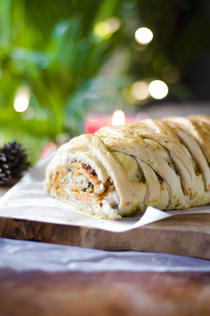 Nueva receta vegana para esta Navidad. Un rollo relleno de verduras: Boniato, champiñones, espinacas, cebolla.