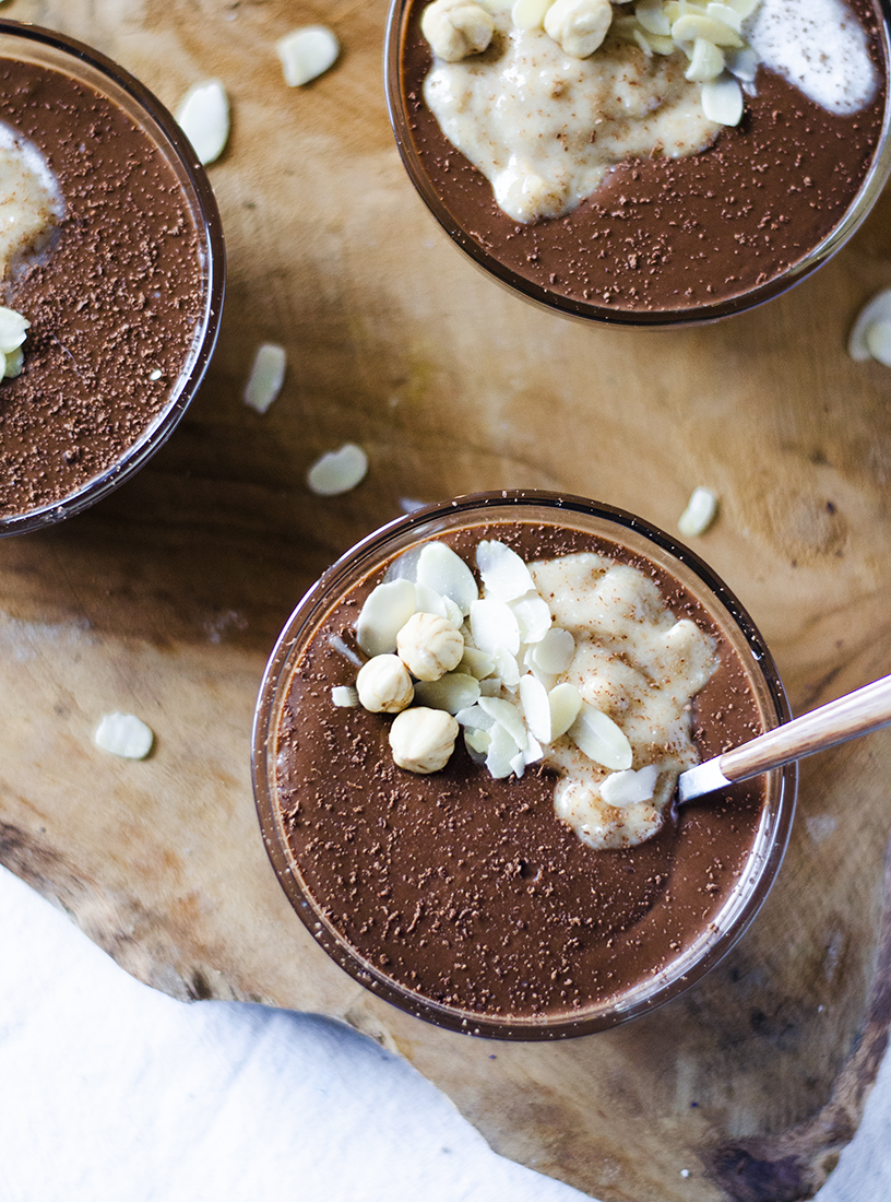Receta vegana: Pudding vegano de chocolate y avellanas con crema de cacahuete. ¡Fácil!