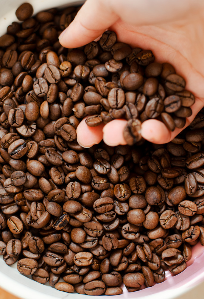 Cafetera que muele el grano de café, cómo funciona