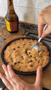 Receta cookies americanas, tarta de cookie gigante, chips de chocolate, galletas de mantequilla veganas, sin lacteos. Sin huevo.