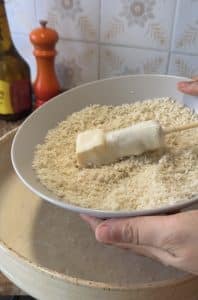 Rebozamos los Corn dogs en panko, el rebozado japonés.